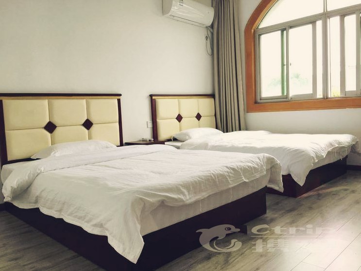 hotelPic