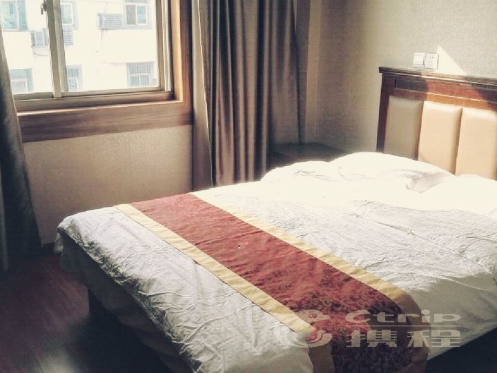 hotelPic