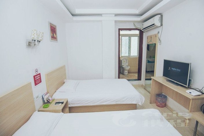 hotelPic