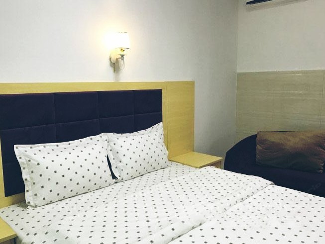 hotelPic