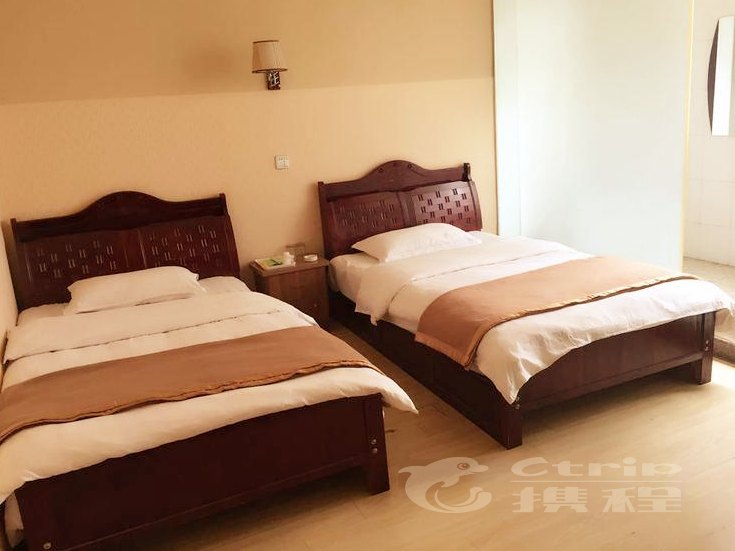 hotelPic