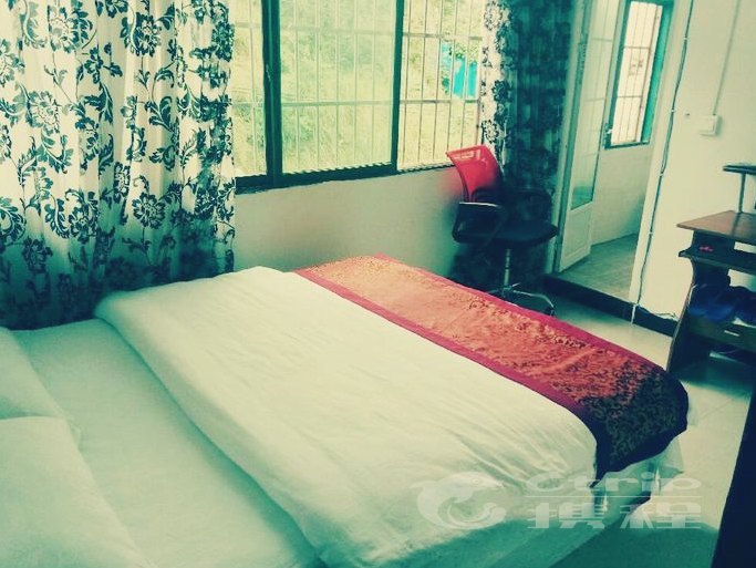 hotelPic