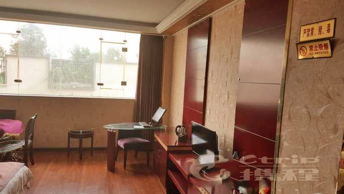 hotelPic