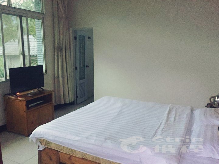 hotelPic