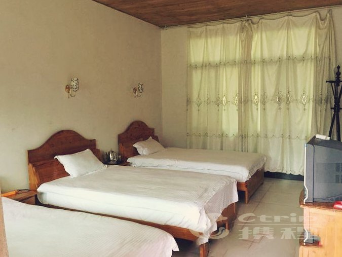 hotelPic