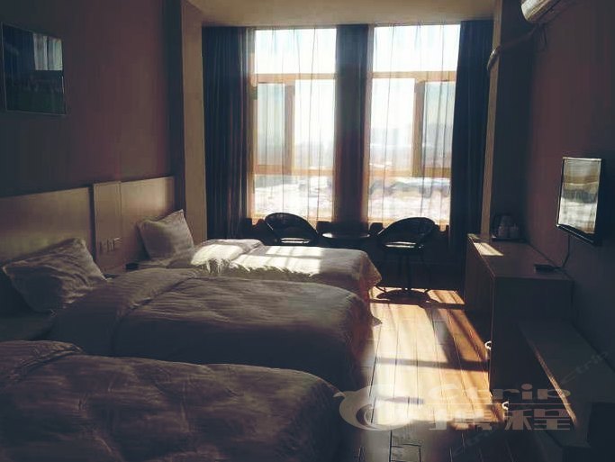 hotelPic
