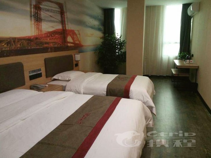 hotelPic