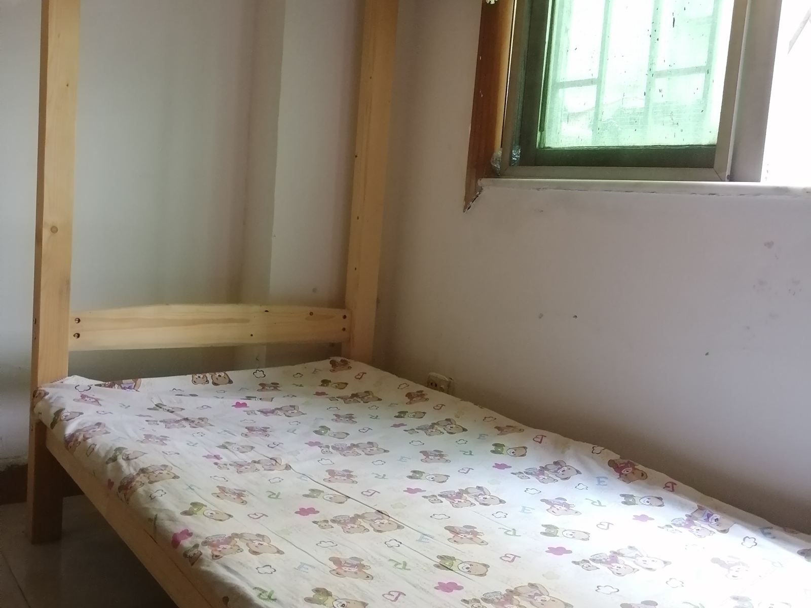 标准六人间(床位)