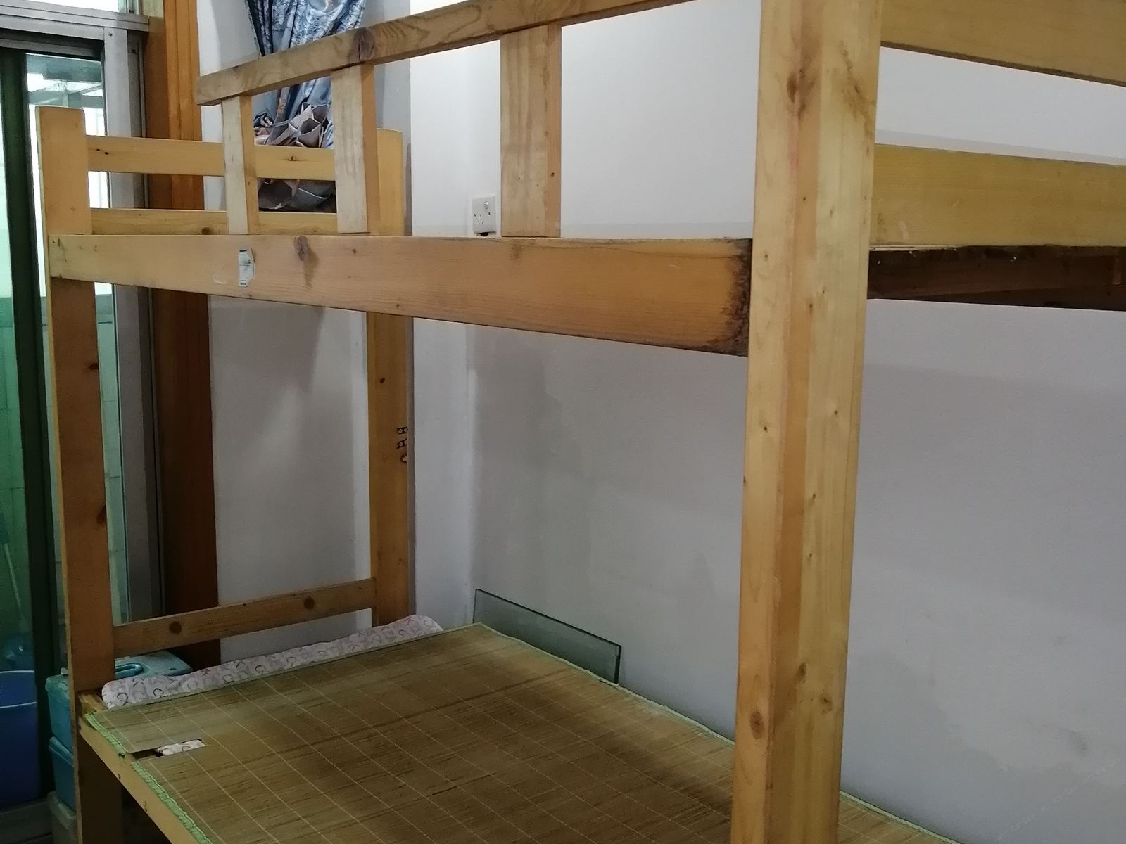 舒适六人间(床位)