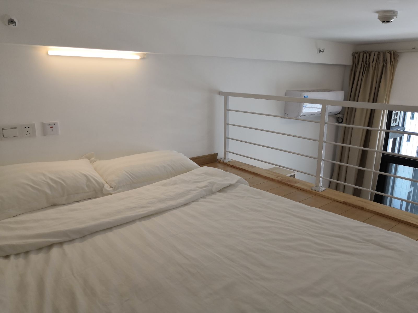 简约loft小复式大床房