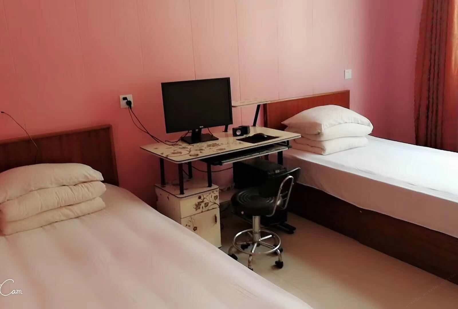 电脑双床间