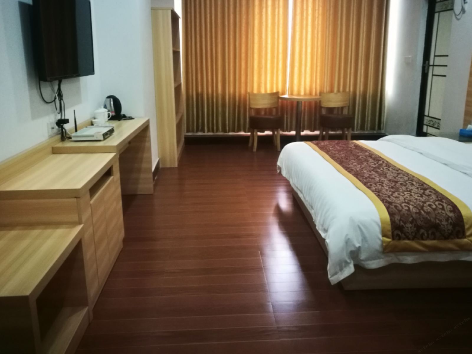 豪华大床房