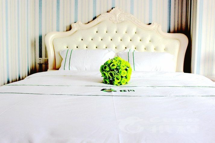 hotelPic