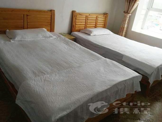 hotelPic