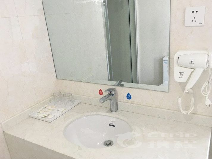 hotelPic
