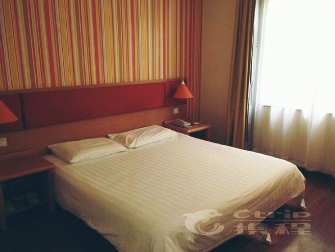 hotelPic