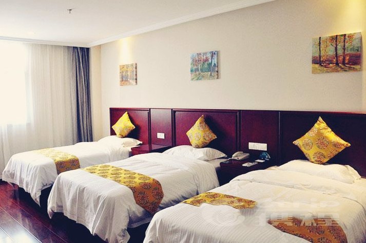 hotelPic