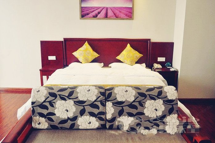hotelPic