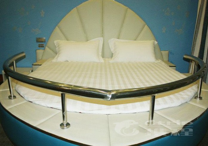 hotelPic