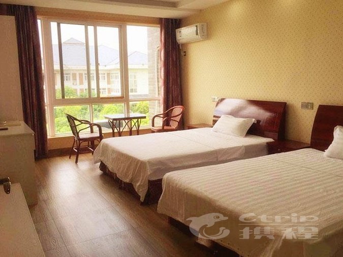 hotelPic