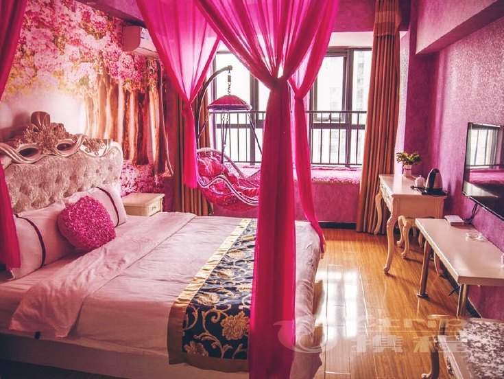 hotelPic
