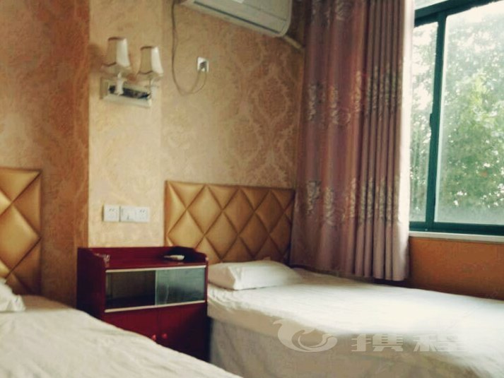 hotelPic