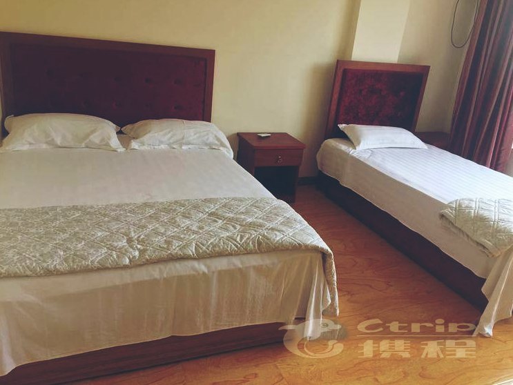 hotelPic