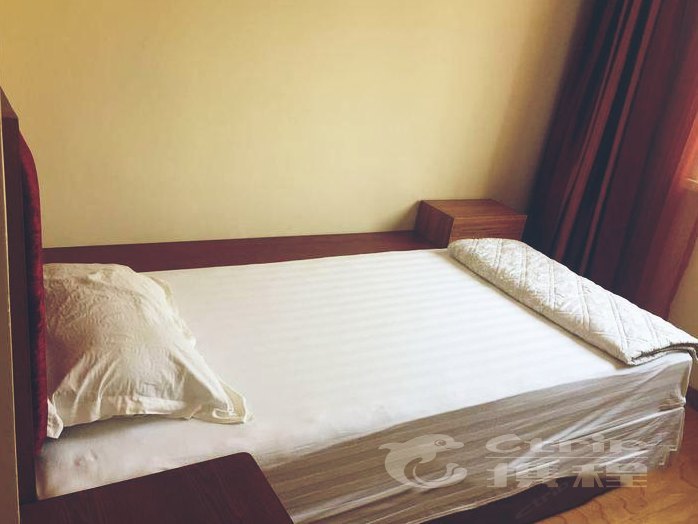 hotelPic