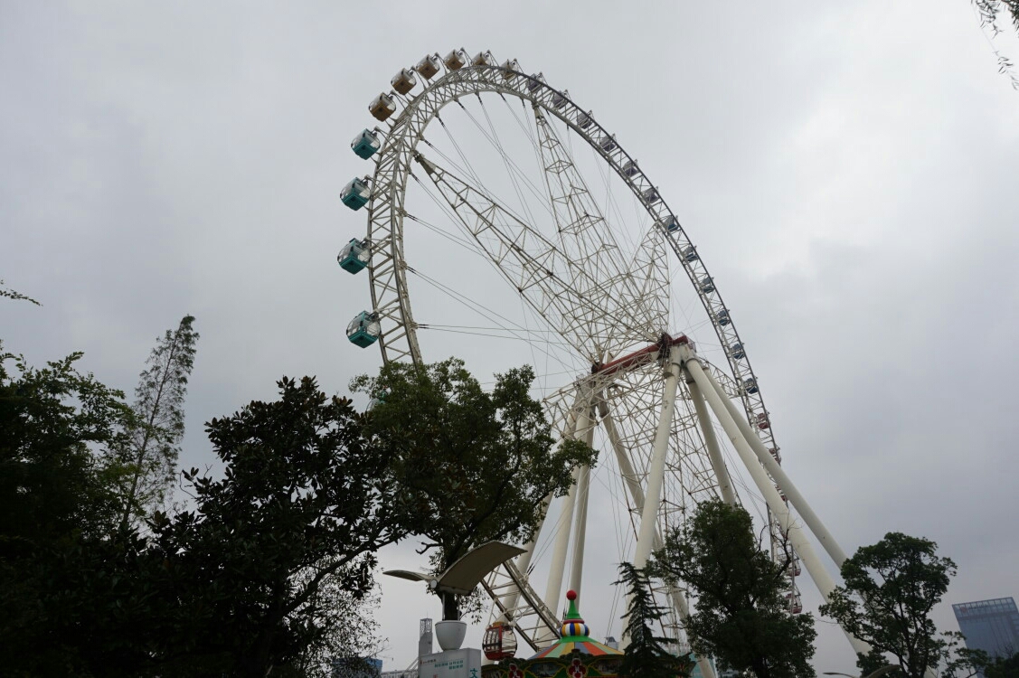 只有仁皇山景区,太湖度假区和湖滨公园,如果说湖州市的话,那南浔古镇