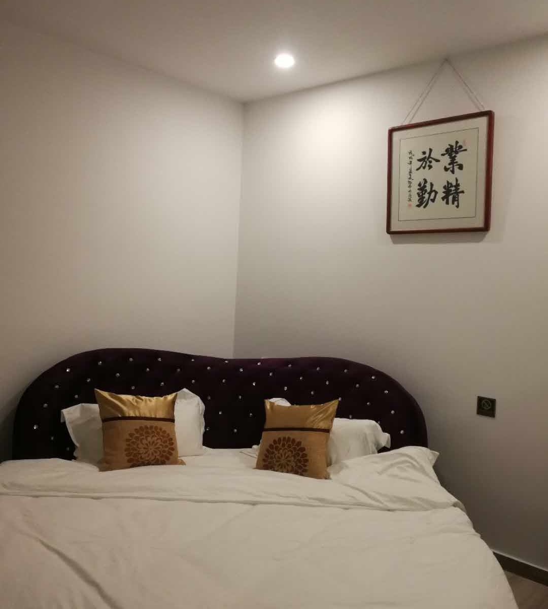 浪漫风情圆床房