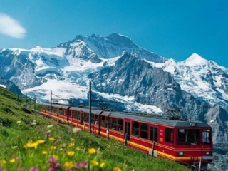 歐洲八月份旅游_現(xiàn)在去歐洲旅游多少錢_報(bào)團(tuán)去歐洲多少錢