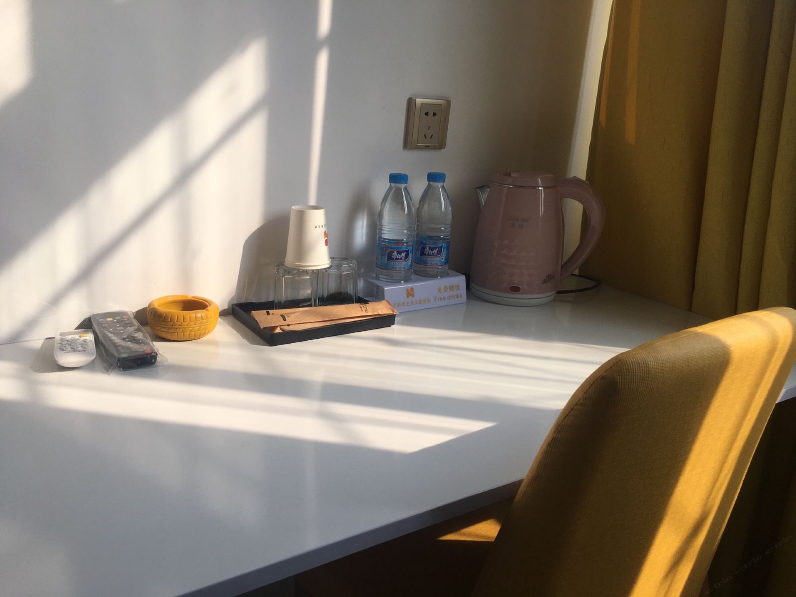 现代简约主题房