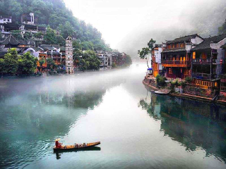 湖南鳳凰古城旅游路線_湖南鳳凰古城游跟團多少錢2021_湖南鳳凰古城旅游需要多少錢