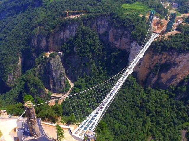  湖南张家界-凤凰城双飞5日游>大峡谷玻璃桥,黄龙洞,凤凰古城,土司城