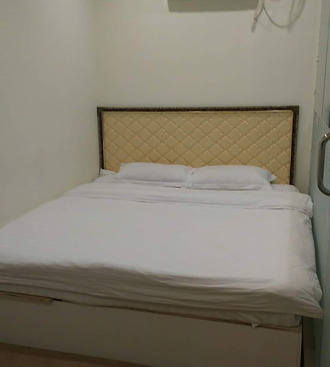 标准大床间(无窗)