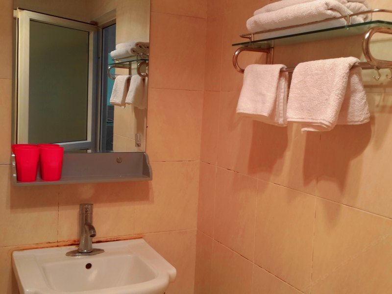 hotelPic