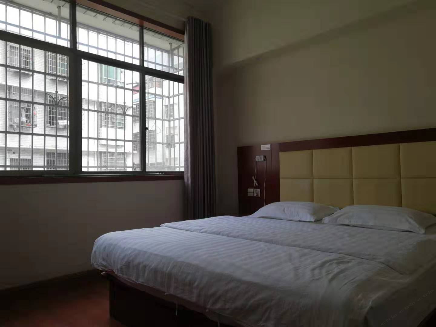 豪华大床房