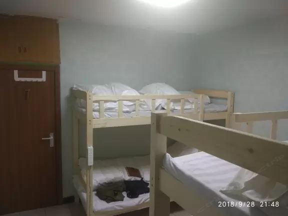 四人间(床位)(公共卫浴)