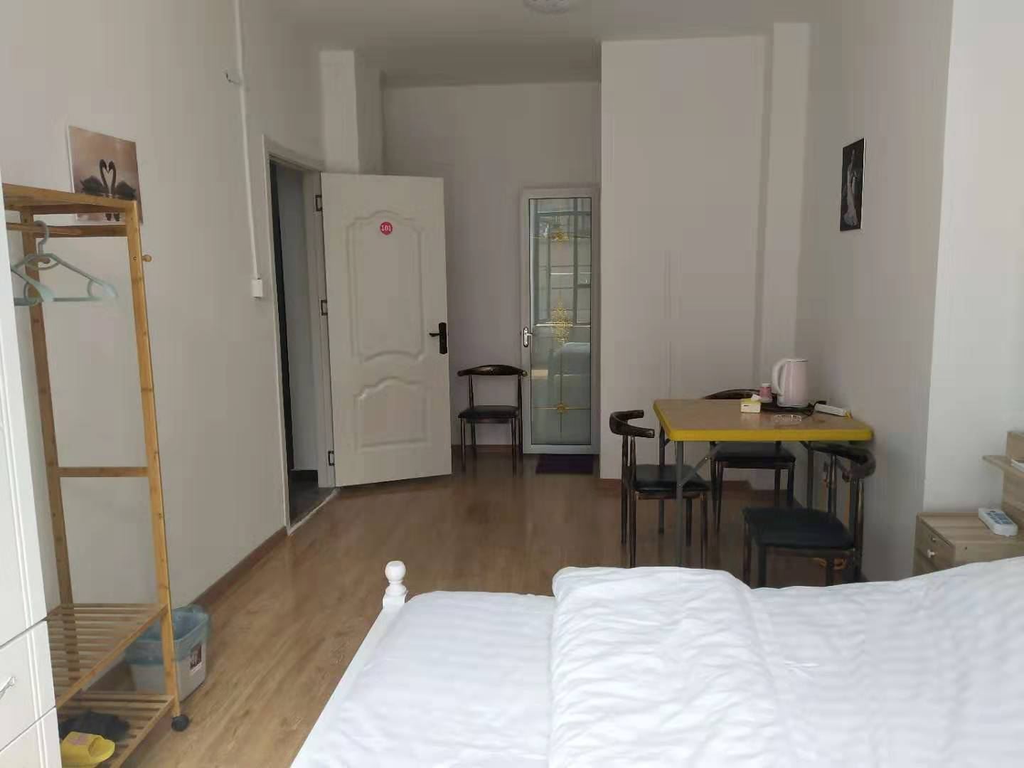 主卧大床房