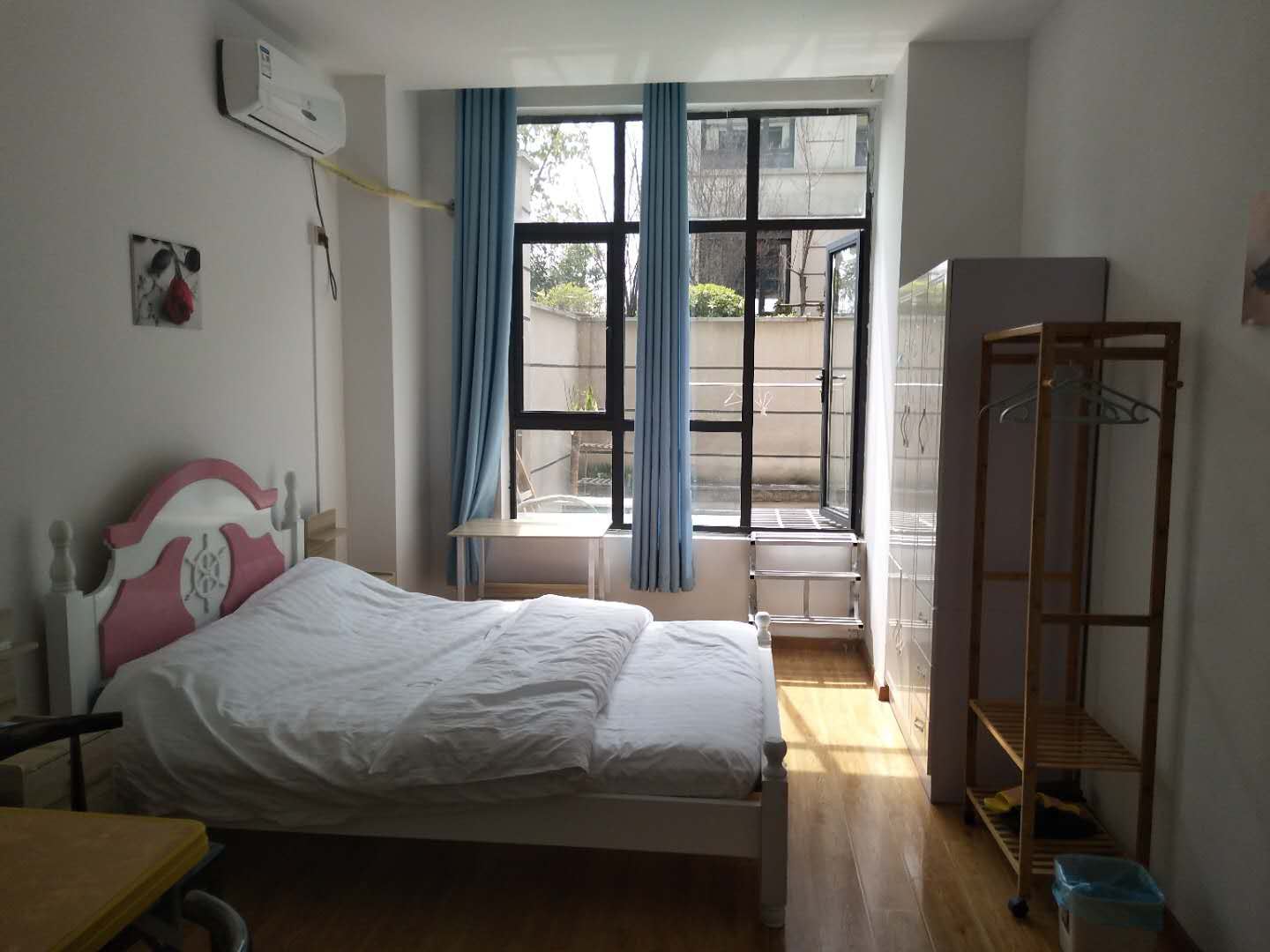 主卧大床房