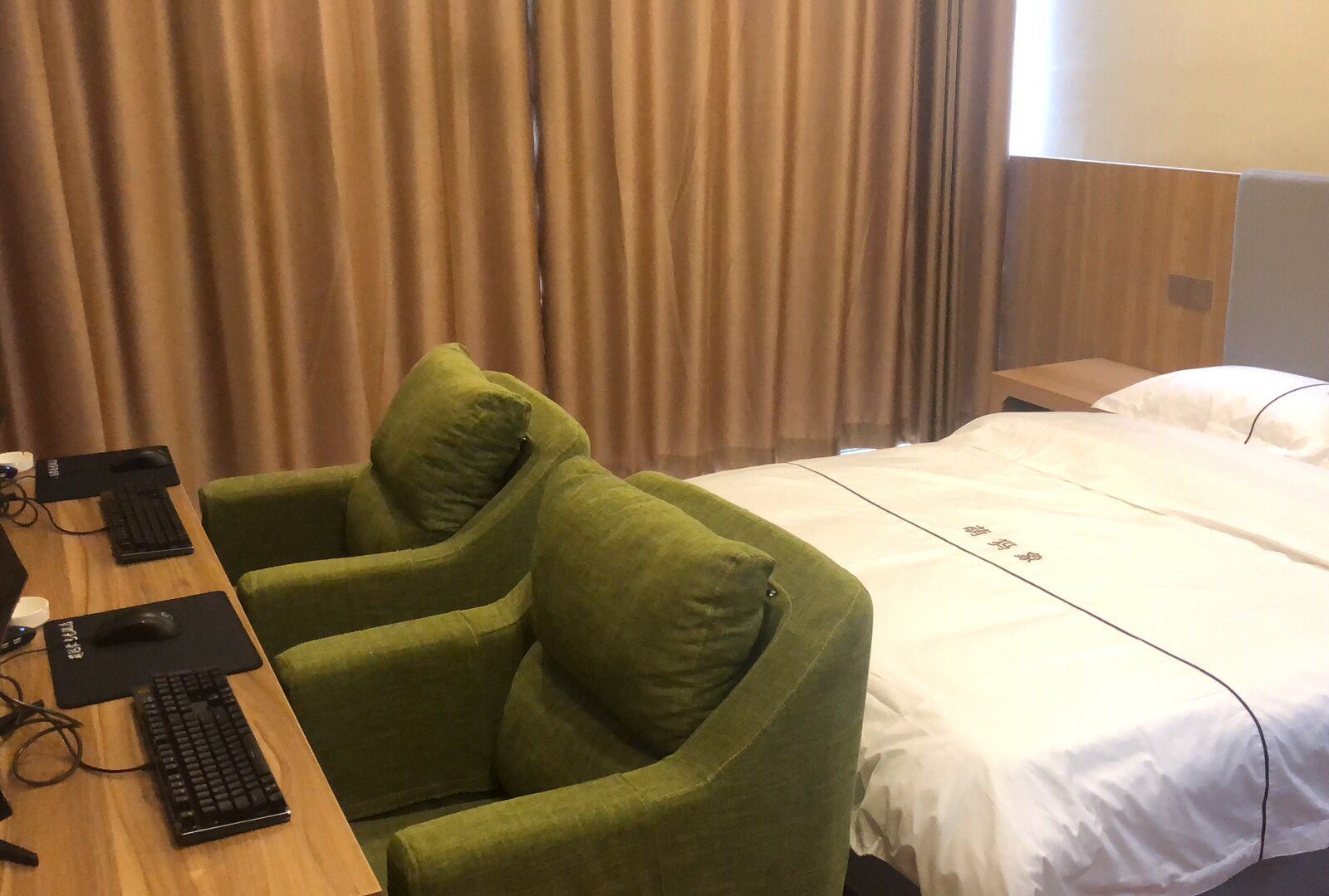 电竞双人间