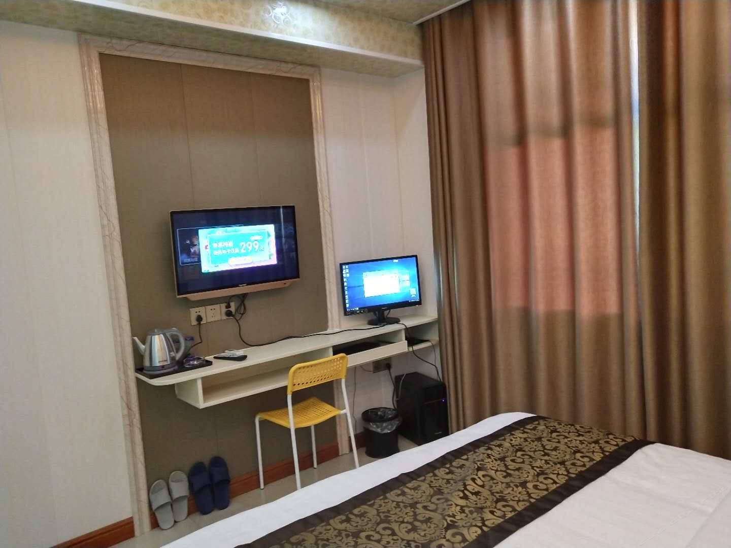 豪华电脑房