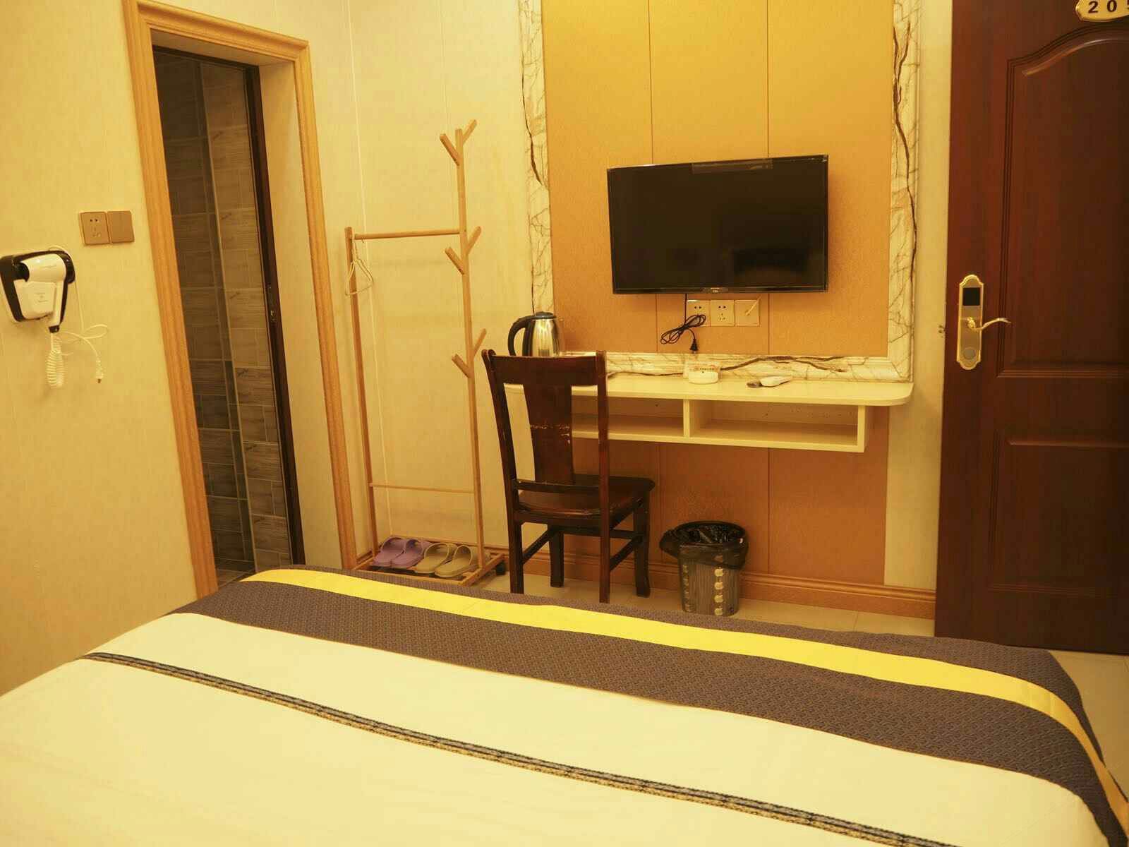 情侣大床房