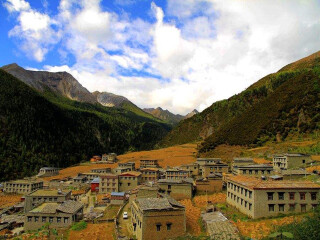 稻城亚丁自由行费用_现在到稻城亚丁旅游多少钱_稻城亚丁十一日游多少钱