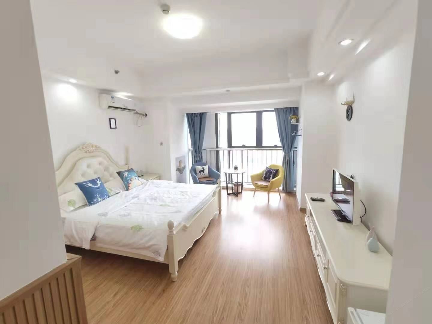 欧式湖景大床房