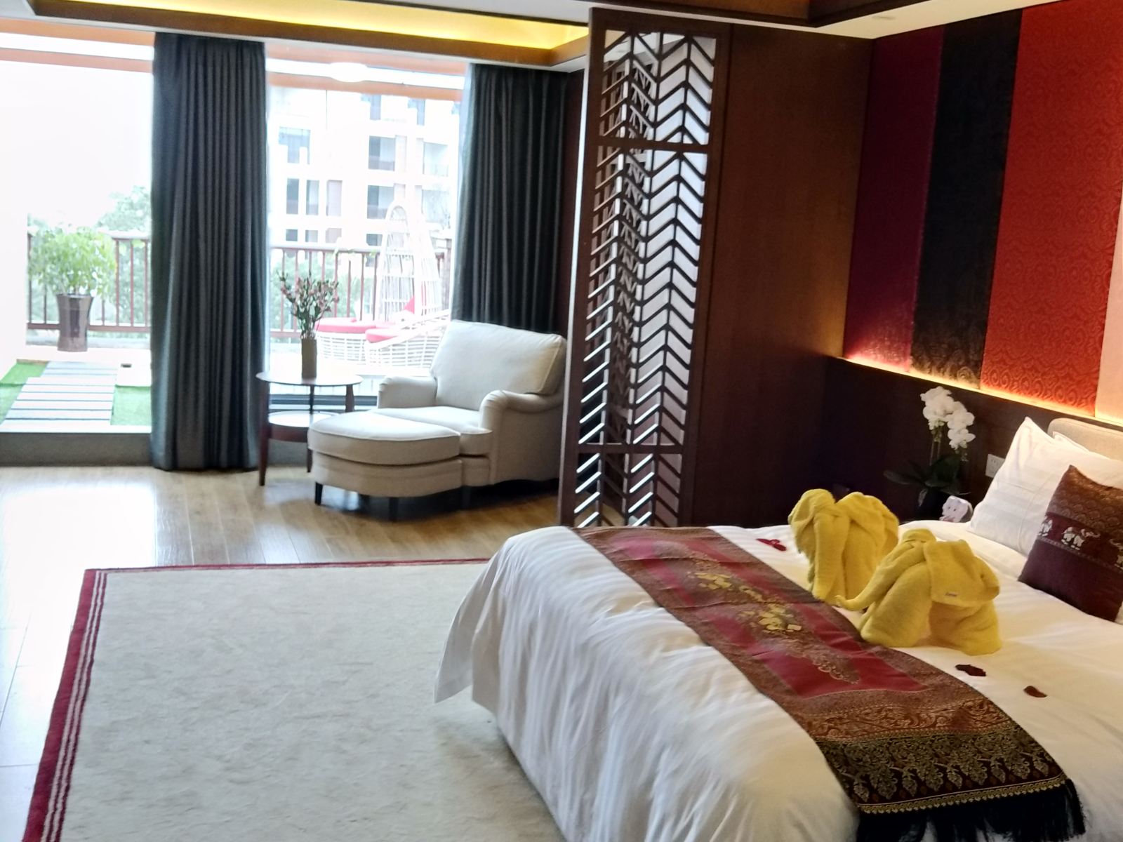 豪华温泉大床房