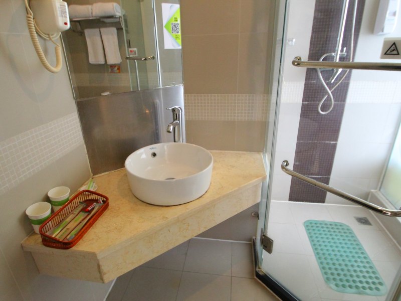hotelPic