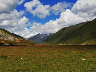 春节到色达旅游团_包团去色达旅游_游色达