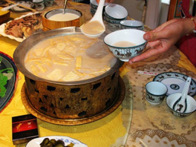 熬制老额吉奶茶