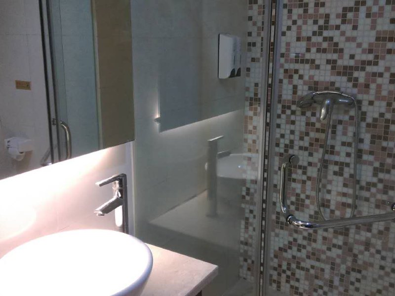 hotelPic